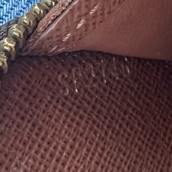 Luis Vuitton zippy wallet. - Picture 3 of 7